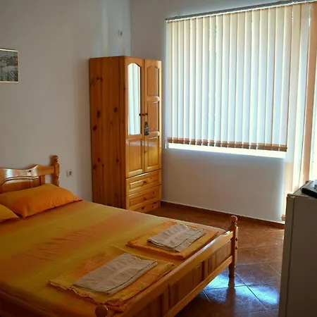 Guest House *